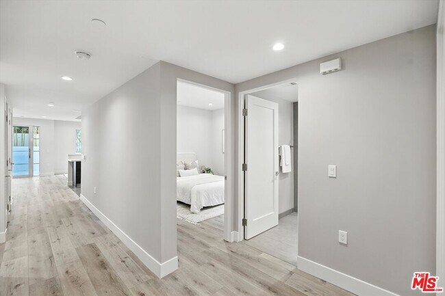 Building Photo - 1326 Centinela Ave