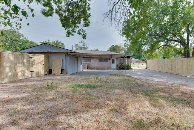 Building Photo - 2413 Woodgate St