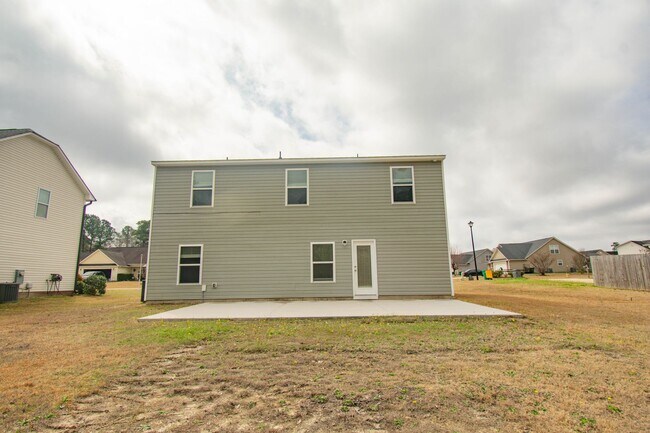 Building Photo - 4 Bedroom 3 Bathroom Home- Pets Okay!