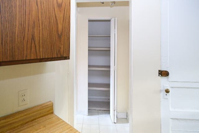 Building Photo - 438 W Belden Ave