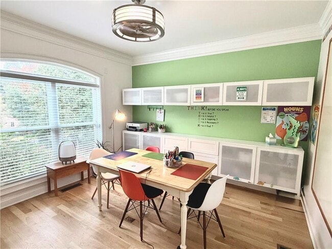 Building Photo - 3232 Brookview Rd