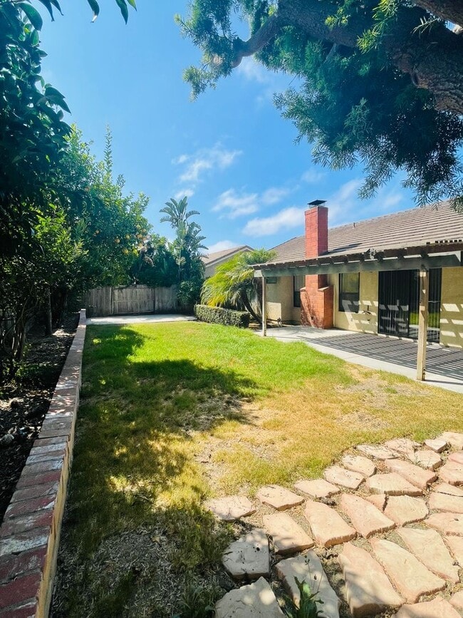 Building Photo - charming 3-bedroom, 2-bathroom home nestle...