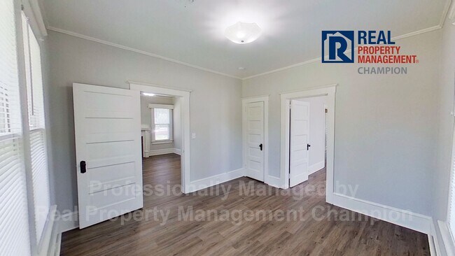 Building Photo - Charming 3 BD/1 BA Home with Fresh Updates...