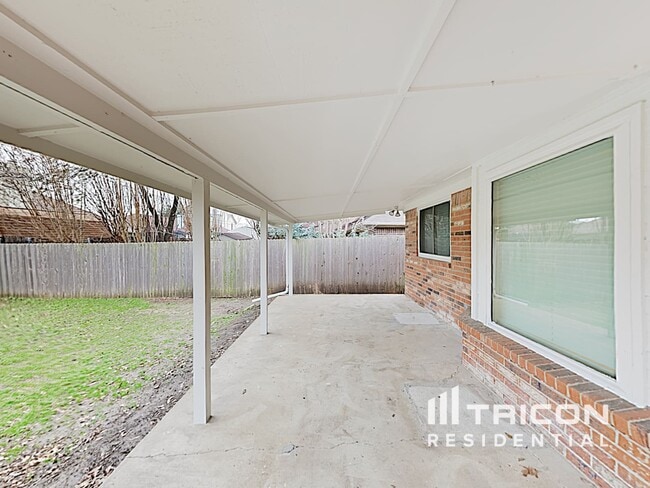 Building Photo - 6003 Meadowside Trail