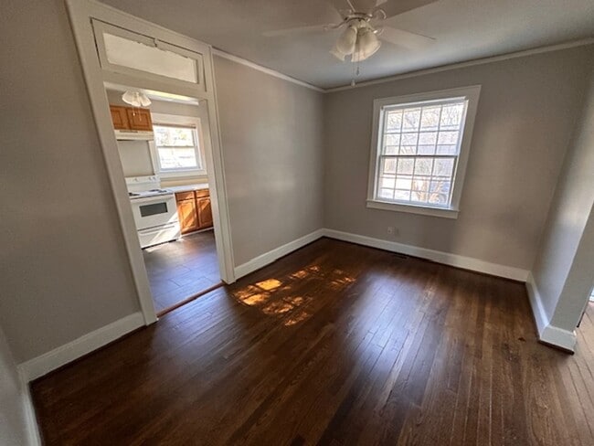 Building Photo - Move In Special! Cute Rosewood Bungalow