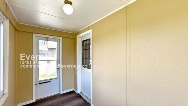 Building Photo - 2-Bedroom, 1-Bath Home in a Convenient Loc...