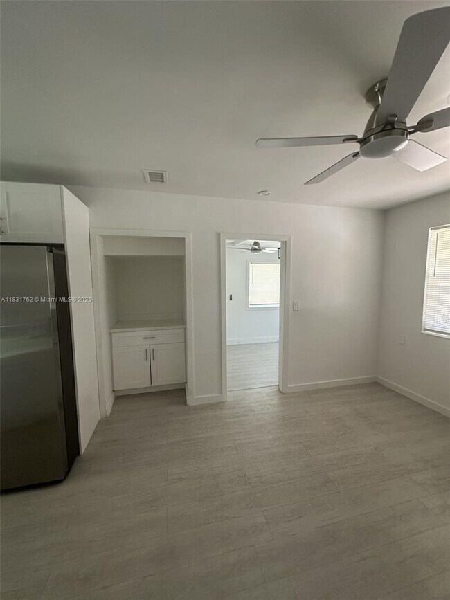 Building Photo - 1754 NE 48th Ct