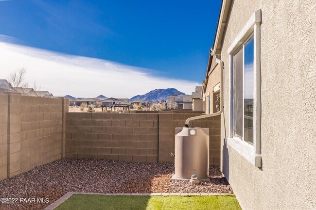 Building Photo - 1385 Warbler Wy