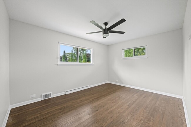 Building Photo - 230 Greenfield Dr
