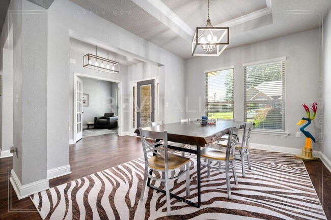 Building Photo - Luxury Living with Private Heated Pool in ...