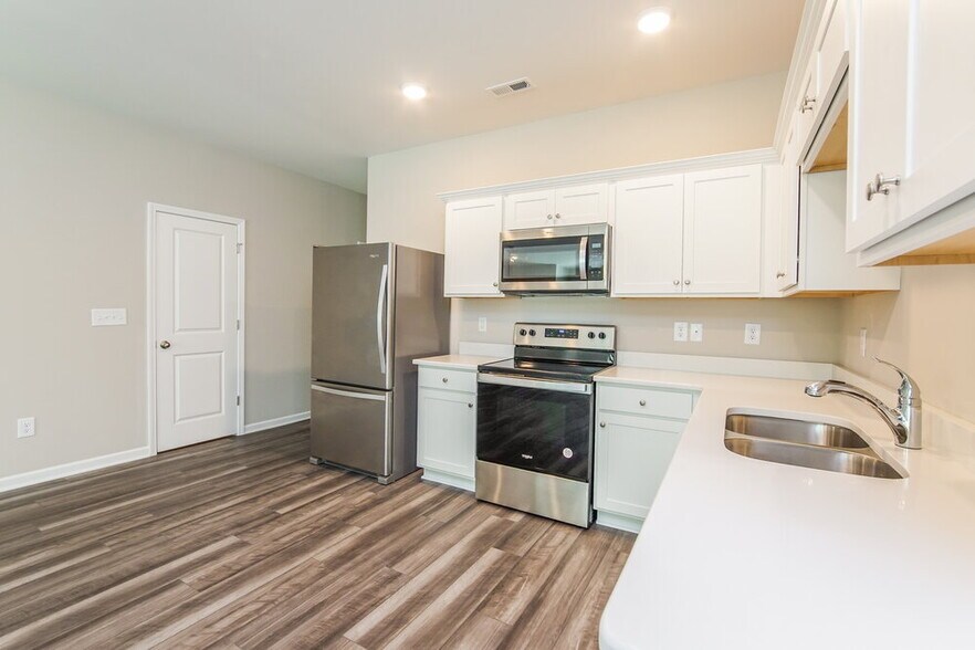 Building Photo - 522 Landing View Dr
