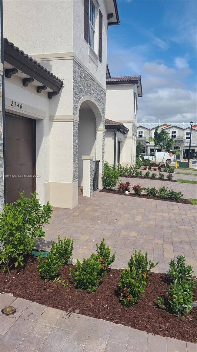 Building Photo - 2750 SE 24th Terrace