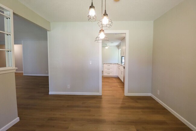 Building Photo - Beautifully Redone 3 Bedroom South Tulsa H...