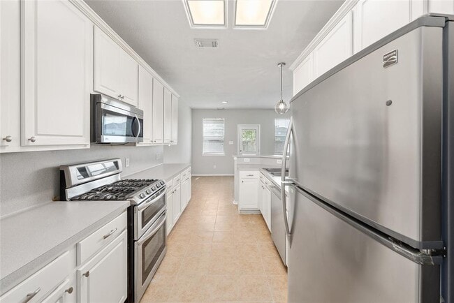 Building Photo - 14425 Rosehedge Ct