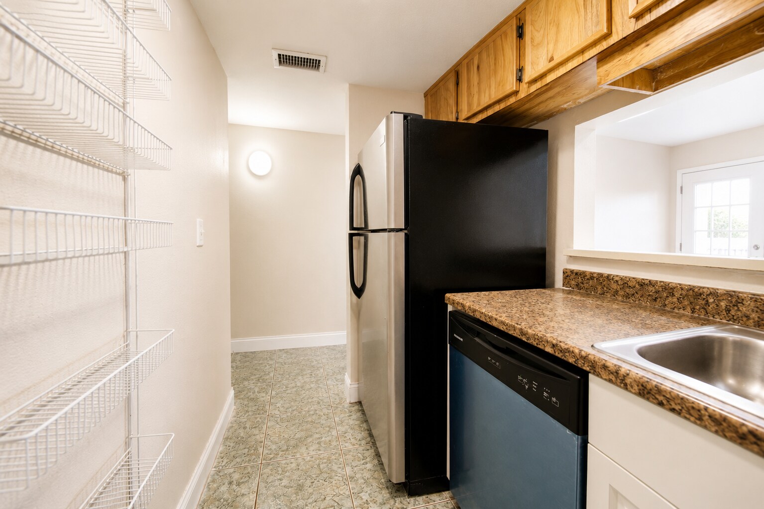 Building Photo - 7126 Waterside Dr