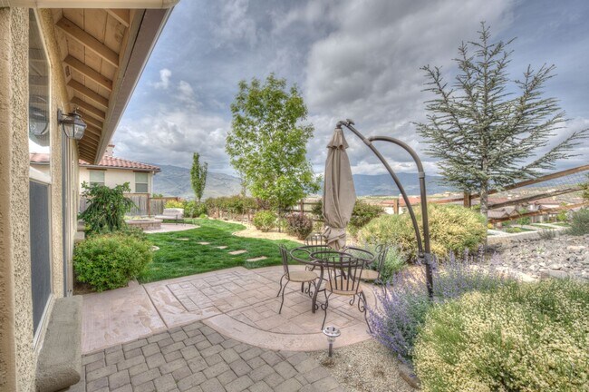 Building Photo - Beautiful former Meritage model home in the heart of Somersett. 4bed/3.5bath/3car 3764sf