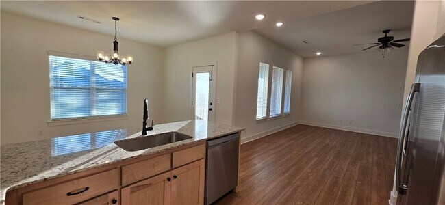 Building Photo - 951 E Buchanan St