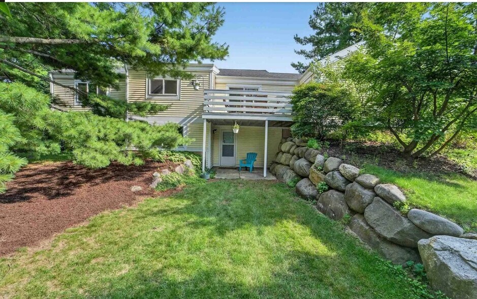 Back of Unit - 19 Sugar Maple Trl