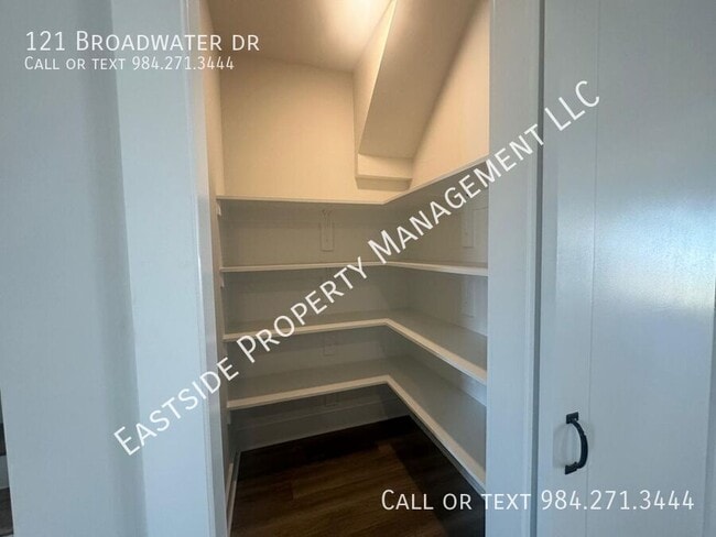 Building Photo - 121 Broadwater Dr