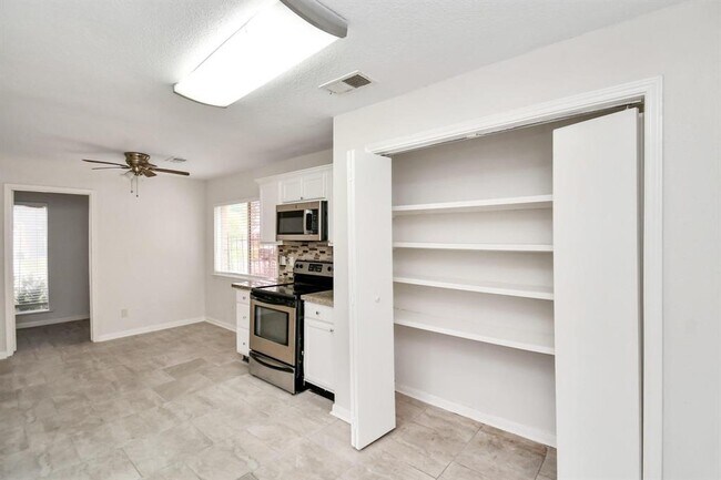 Building Photo - 11527 Mulholland Dr