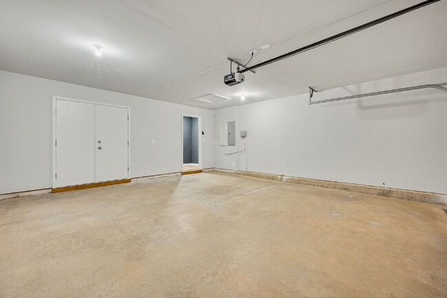 Building Photo - 3 Bedroom Single-Family Home with 2-Car Garage in Glen Allen (23060) – $2,650/mo