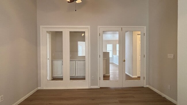 Building Photo - Single Story Summerlin Home with 3 Bedrooms! No Carpets. New Laminate Flooring. Cute backyard.