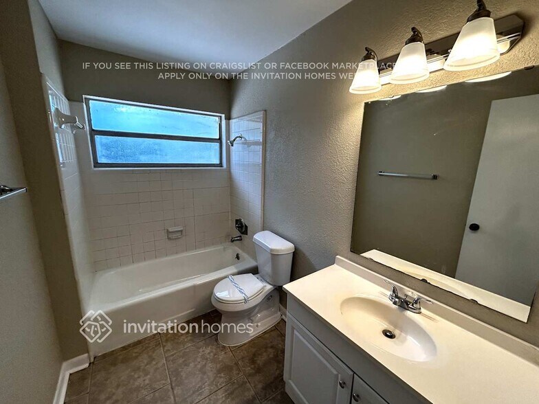 Building Photo - 2615 Roxie Ave