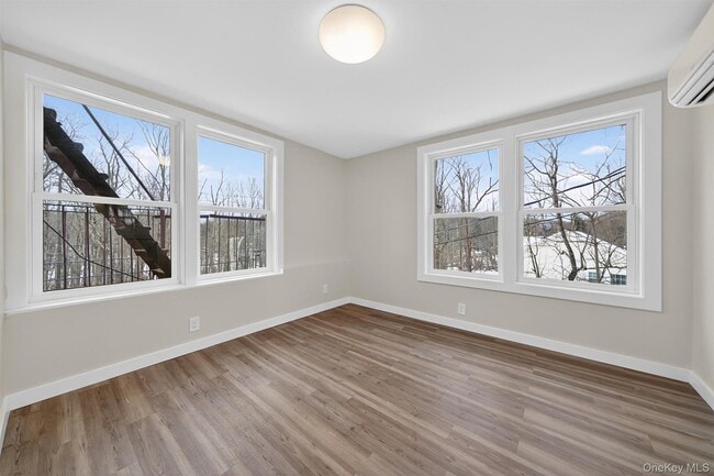 Building Photo - 303 Main St