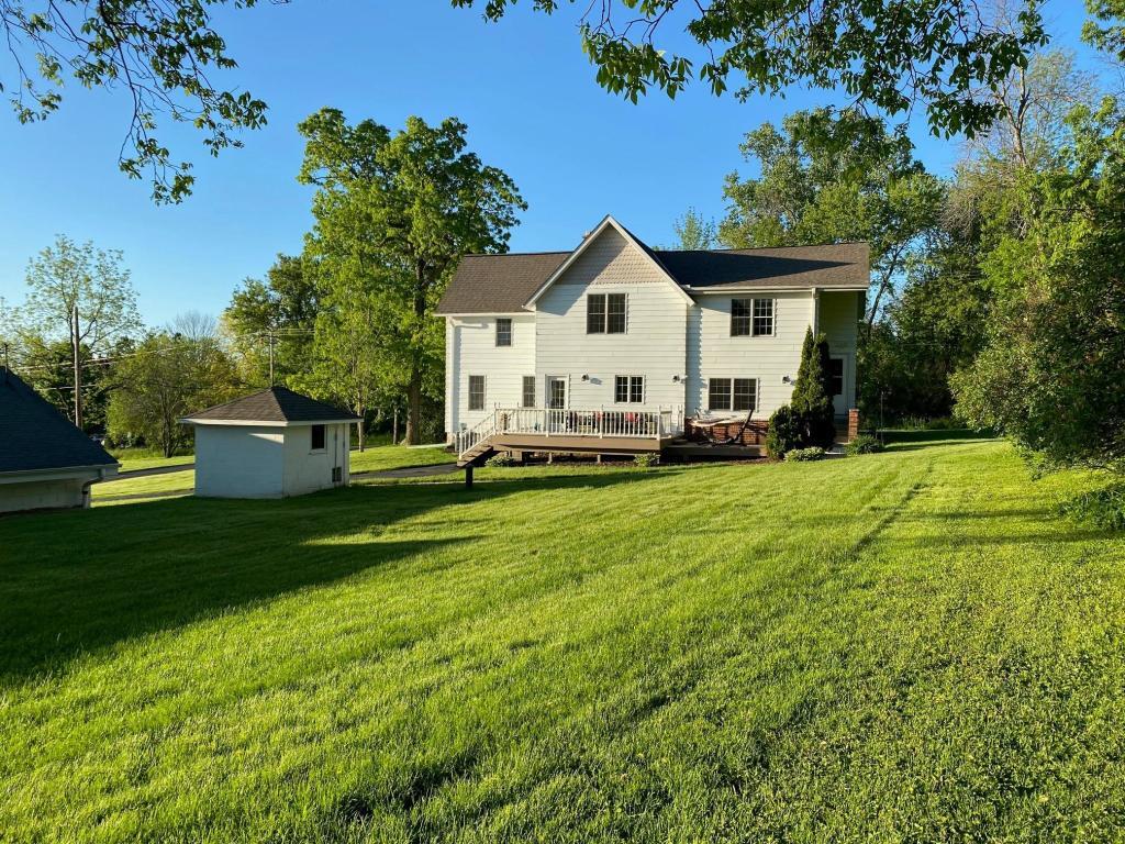 Building Photo - N40W27368 Glacier Rd