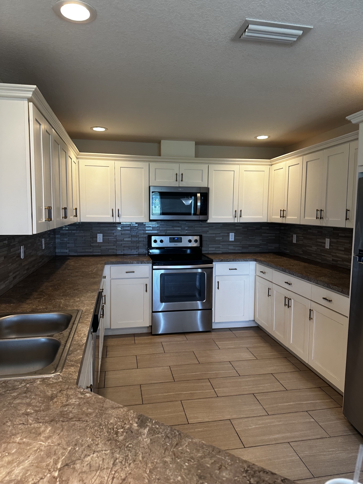 Stainless appliances - 190 Boundary Blvd