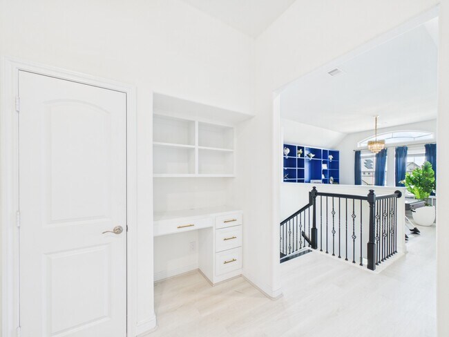 Building Photo - 24711 Miltonwood St