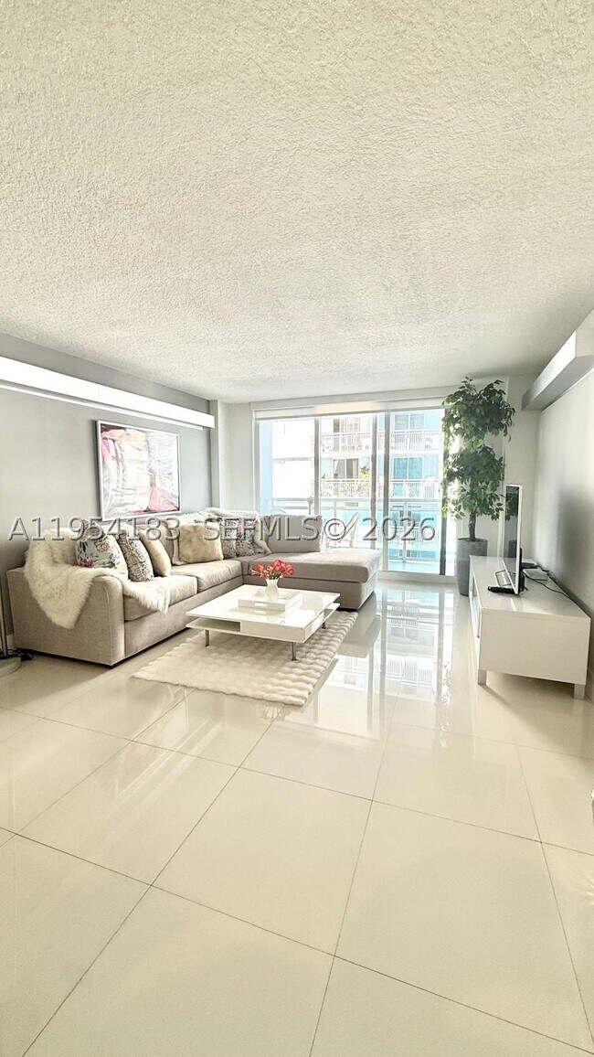 Building Photo - 6917 Collins Ave