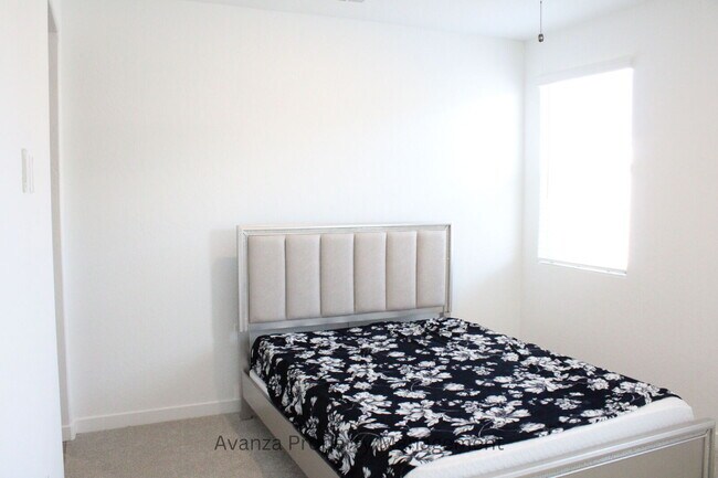 Building Photo - 3422 N Ensanada Ave