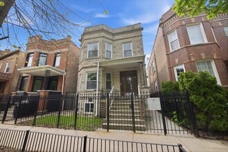 Building Photo - 2334 N Hamlin Ave