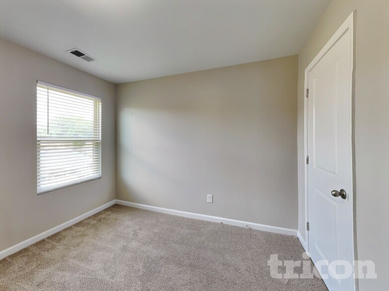 Building Photo - 646 Nonsuch Way