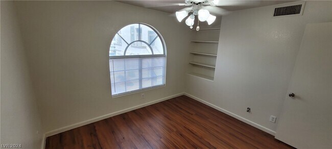 Building Photo - 3125 N Buffalo Dr