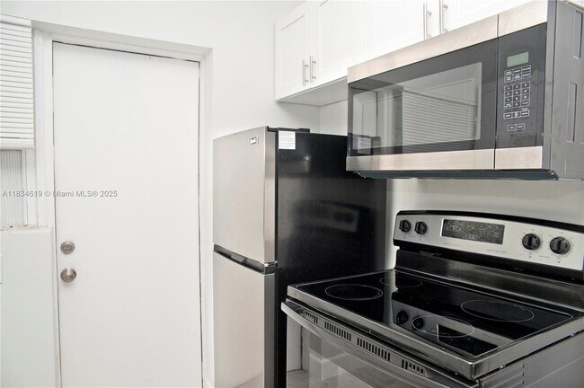 Building Photo - 4105 N Ocean Dr