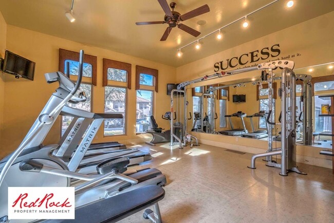 Building Photo - Beautiful 3 bedroom, 2.5 bathroom Townhome...