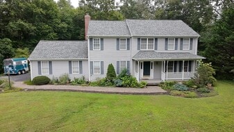 Building Photo - 2730 Wildwood Cir