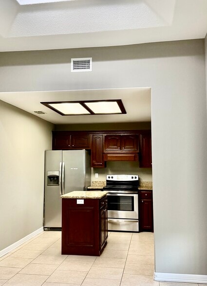 Building Photo - 3310 Legacy Ln