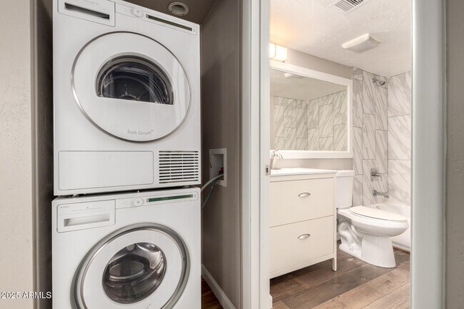 Building Photo - 7494 E Earll Dr