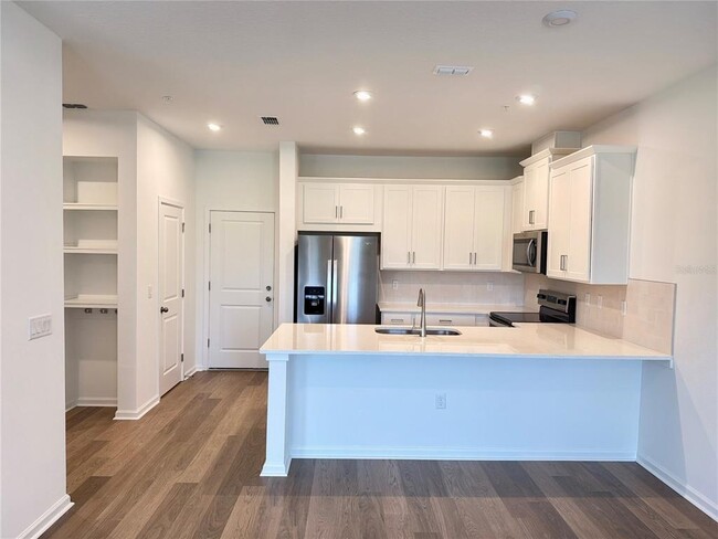 Building Photo - 10059 Gazebo Aly