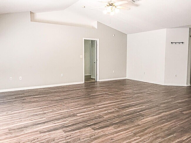 Building Photo - Home in Foxwood Estates