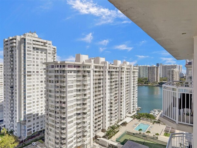 Building Photo - 18011 Biscayne Blvd