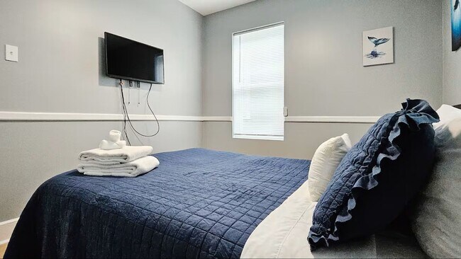 Building Photo - Townhome on Lawyer's Row