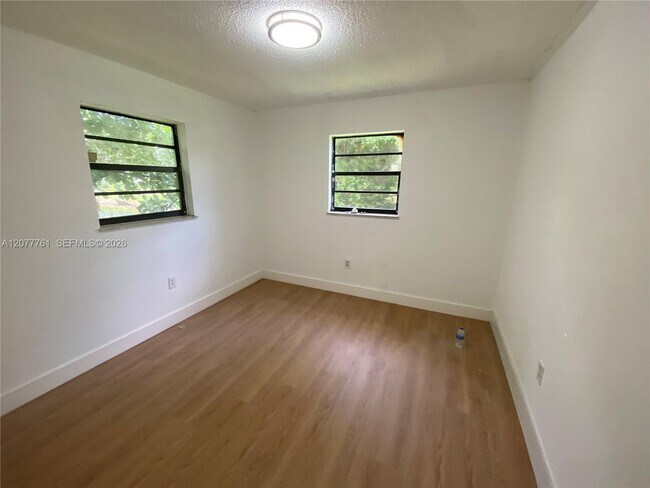 Building Photo - 1415 NE 118th Terrace