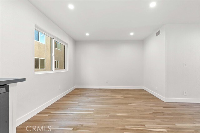 Building Photo - 552 Hahn Ave