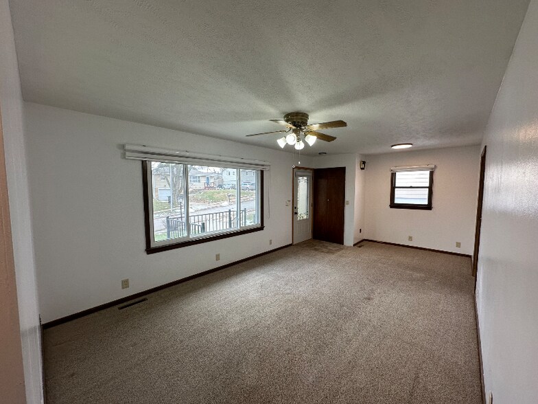 Building Photo - 9418 Meredith Ave