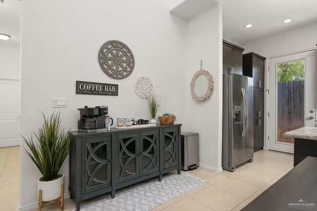 Building Photo - 23 S 5th St