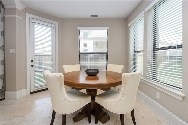 Building Photo - 6034 Gracys Landing Ln
